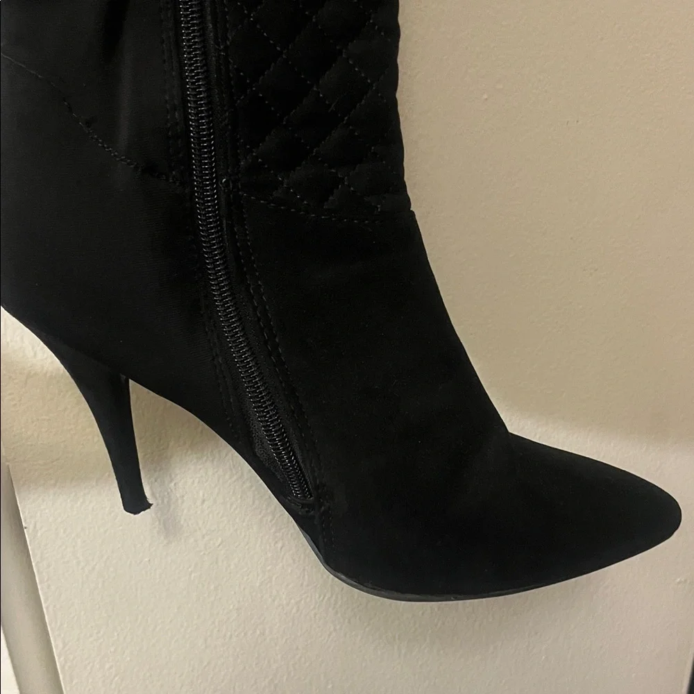 Elegant Black Knee-High Boots - Picture 5 of 8